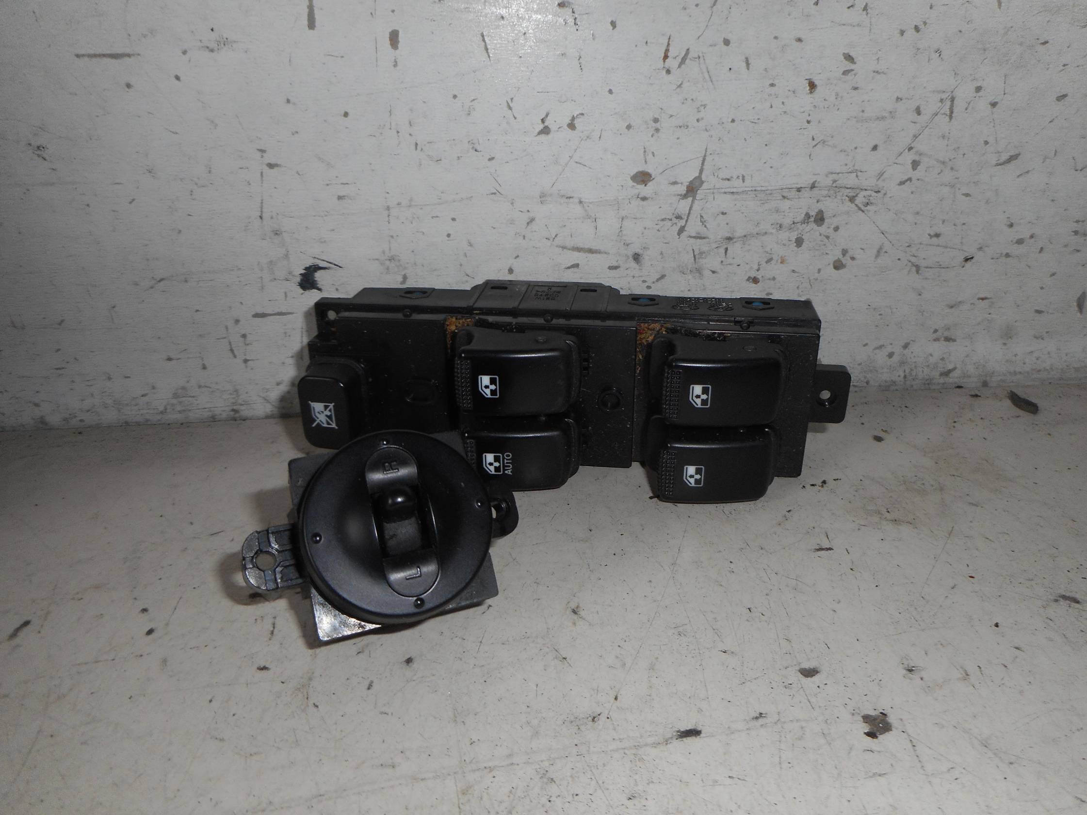 Interruttore alzacristalli porta ant.